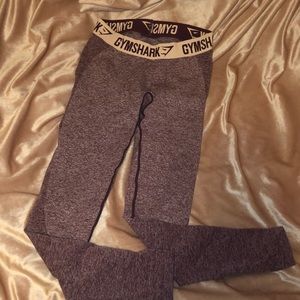 Gym shark leggings